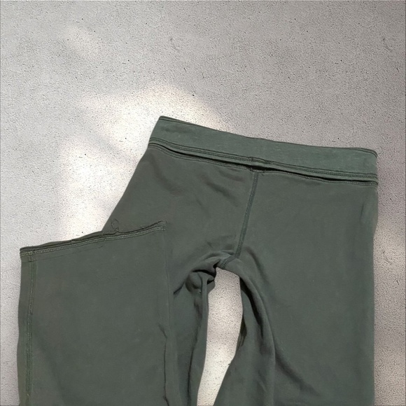 !! SOLD DO NOT BUY !! American Eagle Outfitters Green Foldover Capris - Picture 2 of 4
